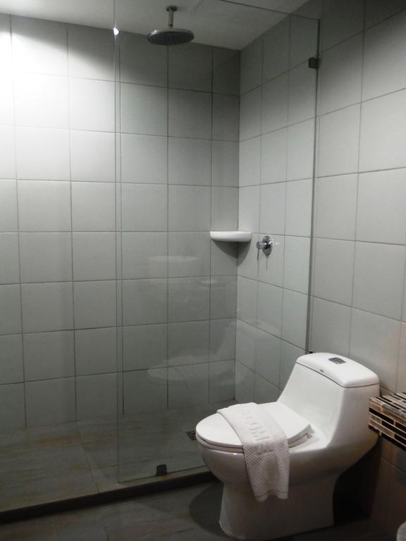 Shooters Guesthouse Pattaya Oda fotoğraf